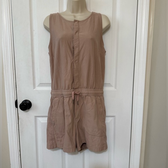 Athleta Farallon Sleeveless Romper Mocha Latte Athleisure Size M - Picture 2 of 11